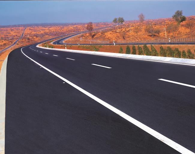 鄂尔多斯沿黄一级公路.jpg